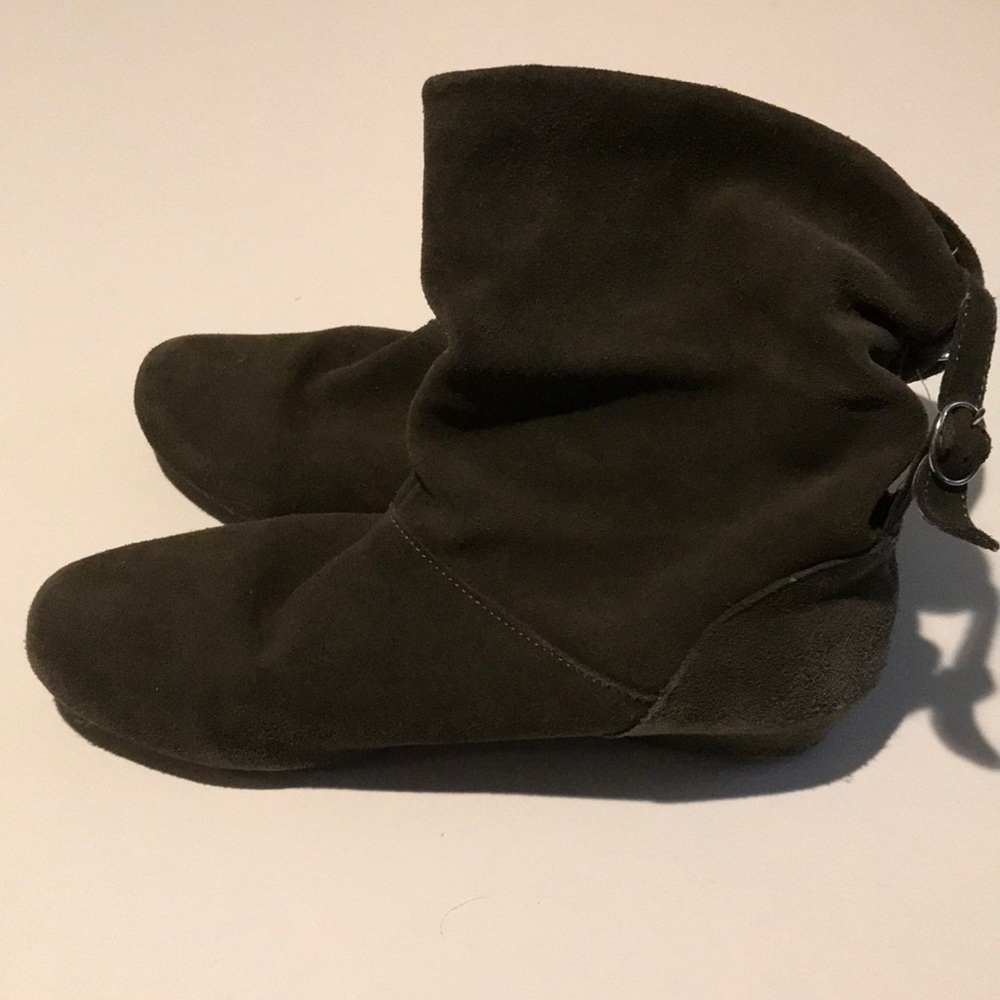 Steve Madden Green Olive Suede booties Size 7.5